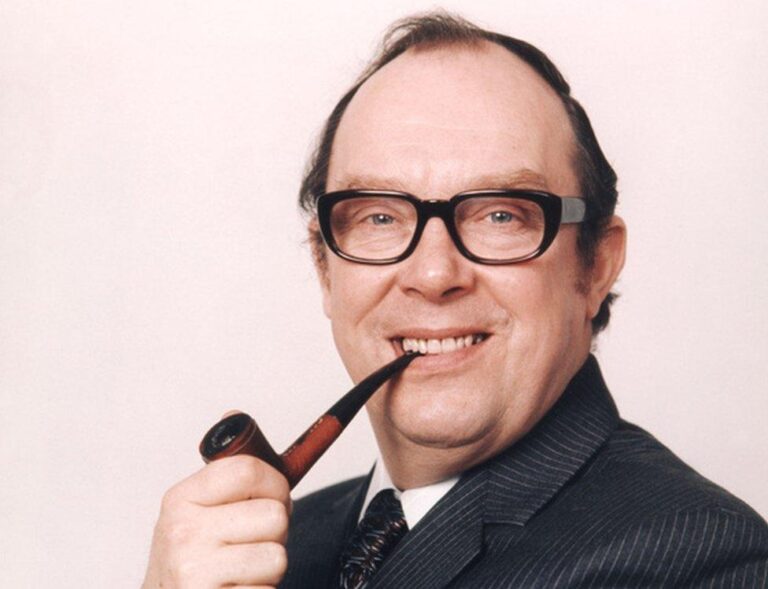 ‘Best of the best’: Robbie Williams buys Eric Morecambe’s glasses for £20,000
