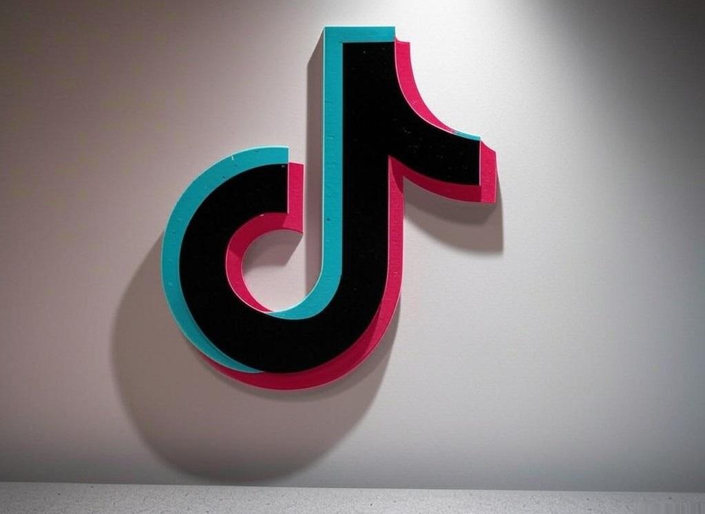 TikTok returns to major US app stores after Trump reassures tech giants