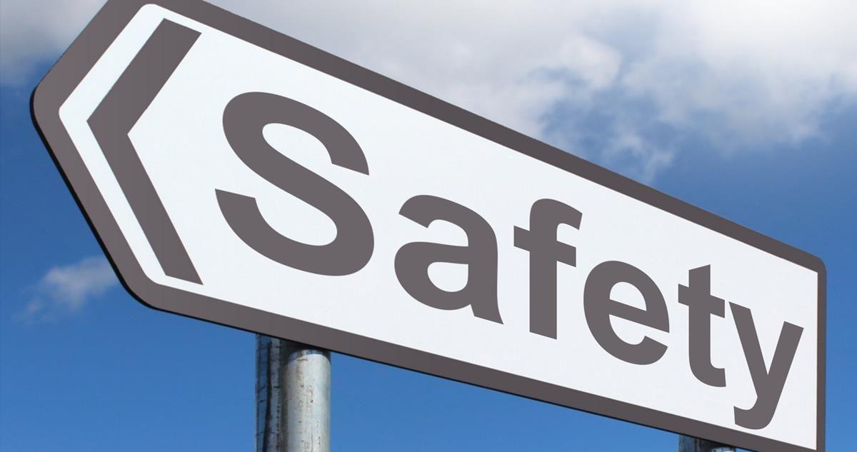 Safety ​Precautions for‍ Driving ‌in⁤ Severe Winter Conditions