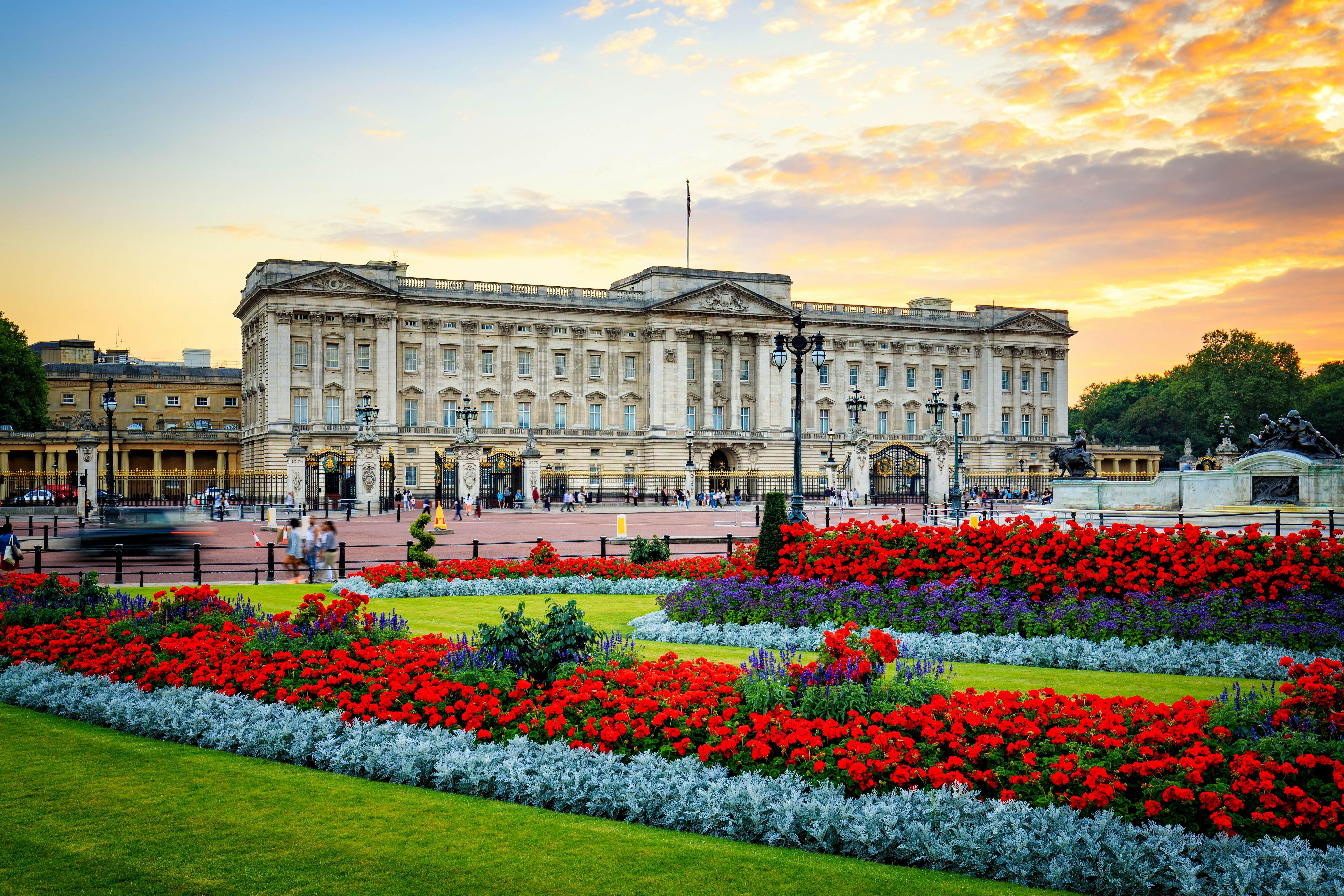 Celebrating Service: ​A Glimpse into Buckingham ⁣Palaces Military Receptions