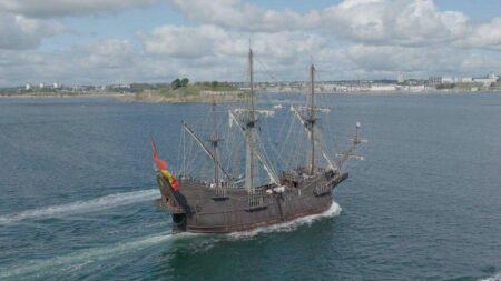 Replica of Spanish galleon moors at Newcastle quay – BBC