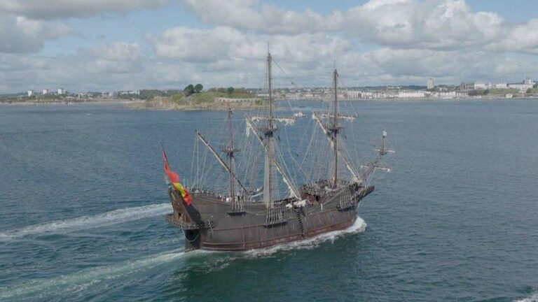 Replica of Spanish galleon moors at Newcastle quay – BBC