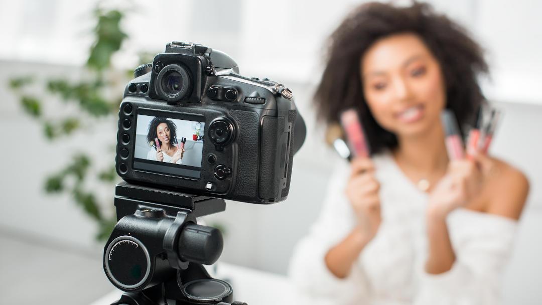 Influencer Faces Criticism Over Ethical Breach in Wildlife Interaction