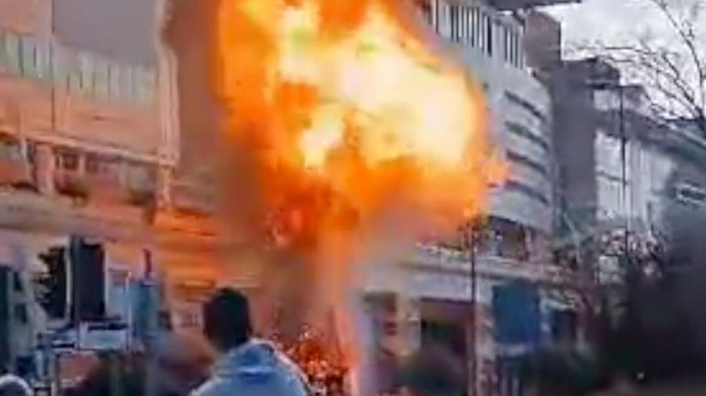 Truck explodes at Southampton’s West Quay Shopping Centre – BBC