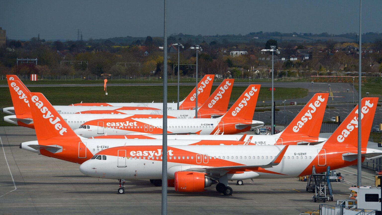 EasyJet opens 10th UK base at London Southend Airport – BBC