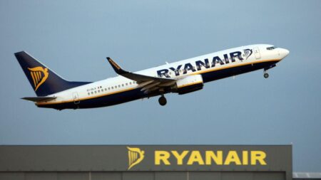 Ryanair flight stuck circling Wigan for almost an hour before diversion back to Manchester – The Independent