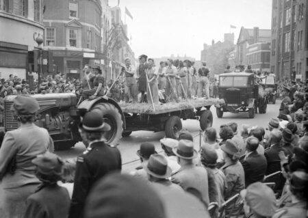 Vintage music, bunting and bell-ringing will mark VE Day and VJ Day in Leicester – Leicester City Council