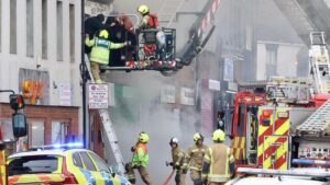 Live updates as police, two fire engines and paramedics on Stoke-on-Trent estate – Stoke on Trent Live