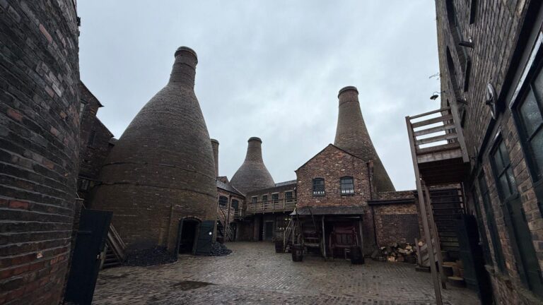Stoke-on-Trent: Ceramicists speak of fears for pottery industry – BBC
