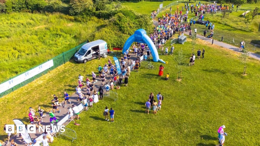 Runner dies during Southend Half Marathon – BBC