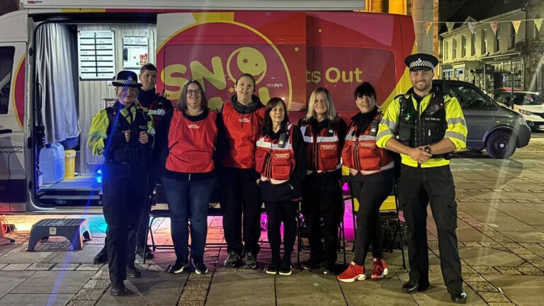 Teenage boy airlifted to hospital after stabbing in Northampton as police cordons remain in place – Northampton Chronicle and Echo