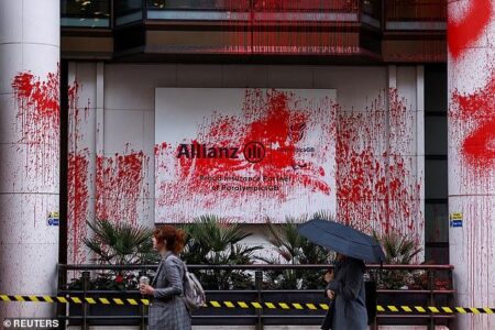 Live: Protestors attack Bristol Allianz office building – Bristol Live