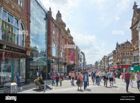 Briggate: Early morning brawl in Leeds city centre leaves two men hospitalised after police rush to scene – Yorkshire Evening Post
