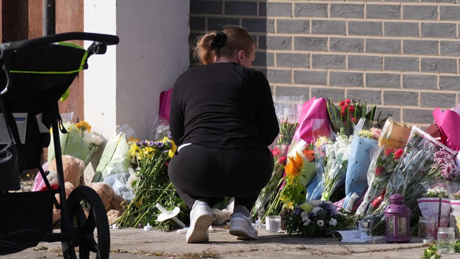 Neighbour of Luton teenager who murdered family speaks out after living above killer for decade – Sky News