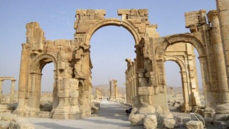 Palmyra’s Arch of Triumph: the making of a London replica – video – The Guardian