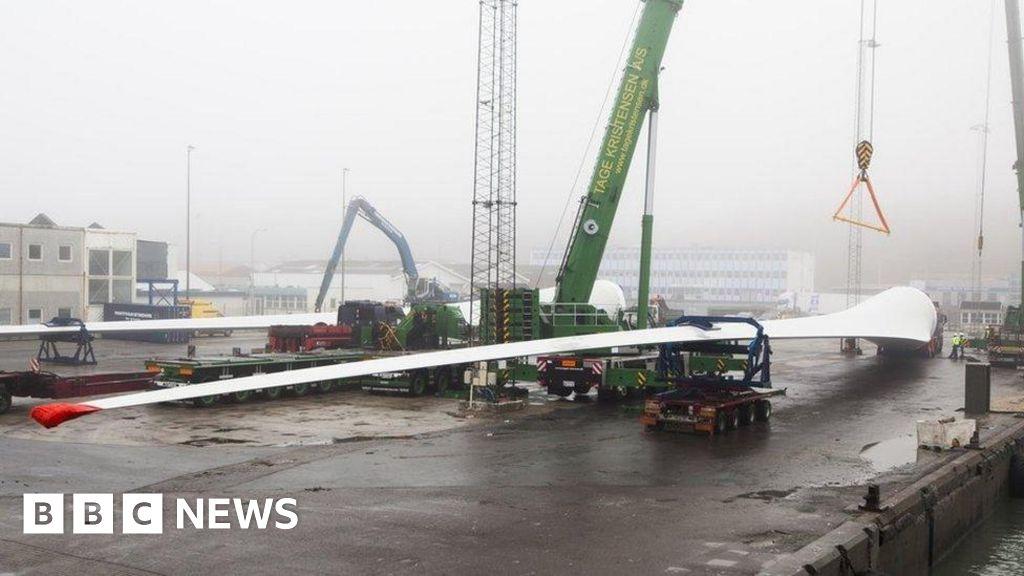 Redundancy risk for Vestas Newport turbine blade factory staff – BBC