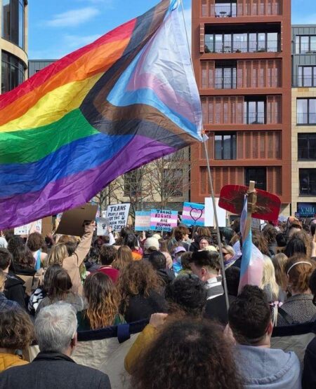 Hundreds of protestors march on Edinburgh after controversial court ruling – Edinburgh Live