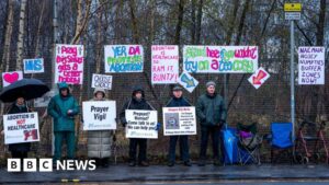 Praying man breached Bournemouth abortion clinic safe zone – BBC