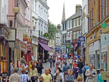 HUNDREDS queue for new shop opening in city shopping centre – Norwich Evening News