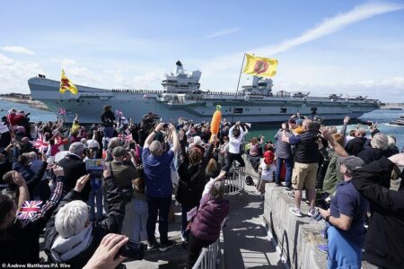 Emotional crowds wave goodbye to HMS Prince of Wales as she heads for op – pictures – portsmouth.co.uk