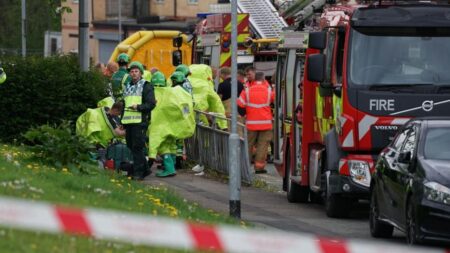 Gas leak from lorry in Oldham prompts local evacuation – The Guardian