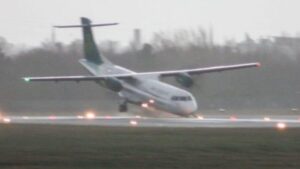 UK airport CLOSED after plane undercarriage ‘collapses’ following emergency landing – GB News