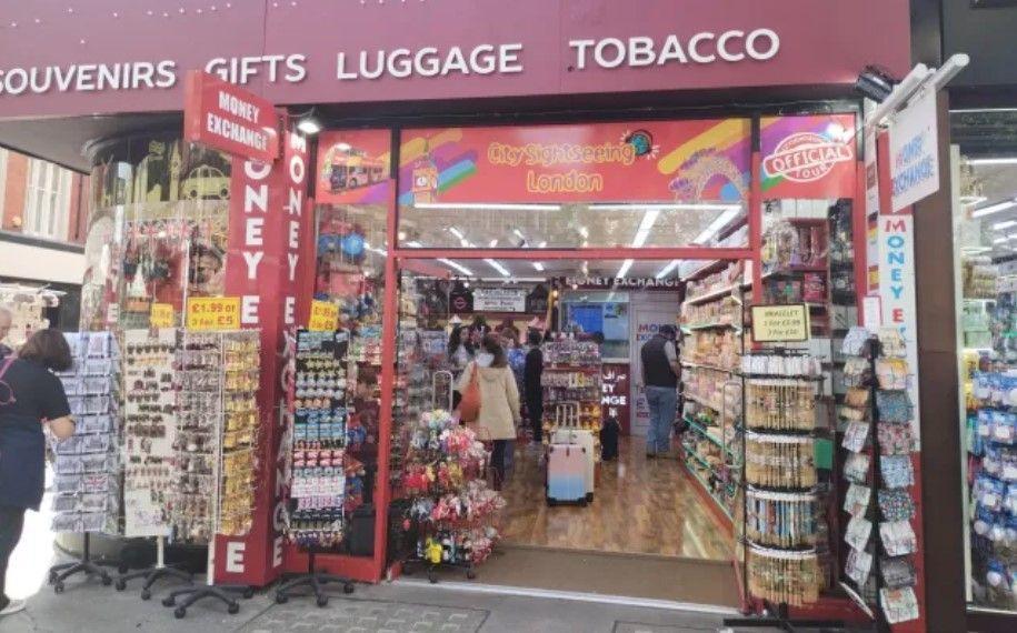 Oxford Street candy shop raided after tourist charged £900 – BBC