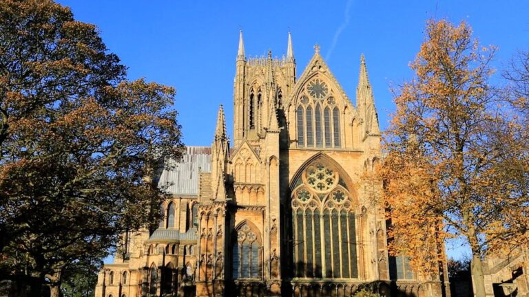 Britain’s oldest tennis ball lodged in archway of Lincoln Cathedral for 110 years – the-sun.com