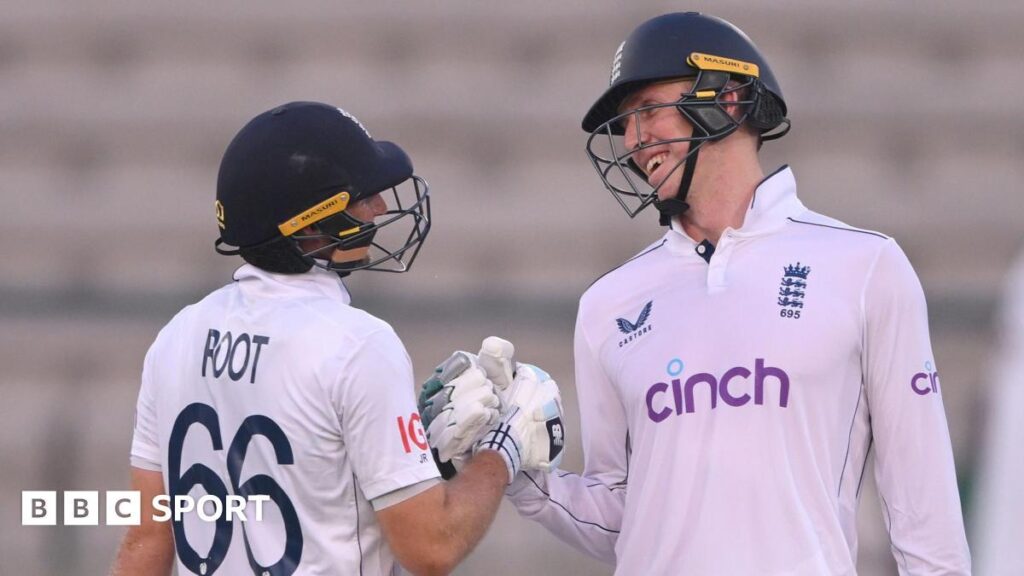 Pakistan vs England: Zak Crawley and Joe Root battle after Ben Duckett injury – BBC