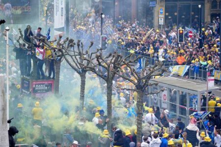 Thousands of Leeds fans descend on city centre as trophy parade produces wild scenes – MSN