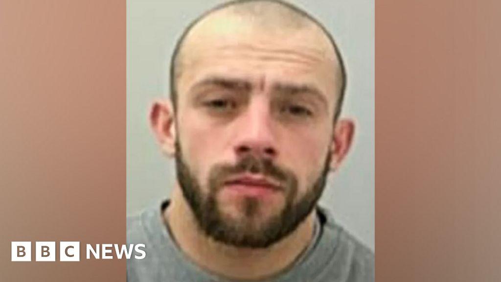 Preston: Three teenagers arrested after Moor Park double stabbing – BBC Preston: Three teenagers arrested after Moor Park double stabbing – BBC