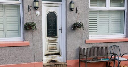 Edinburgh home of Mark Richardson’s brother targeted and cars torched as gang war rages on – Edinburgh Live