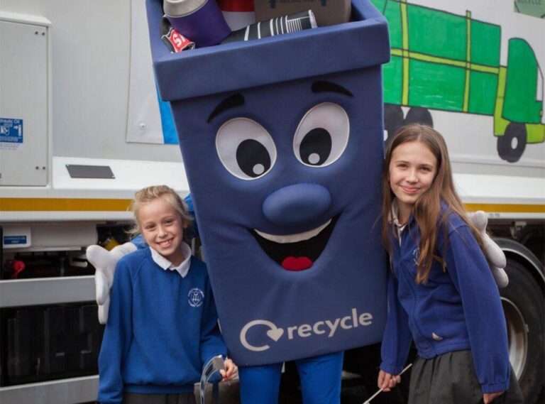 Mansfield council to buy six new ‘self-operating’ bin lorries – BBC