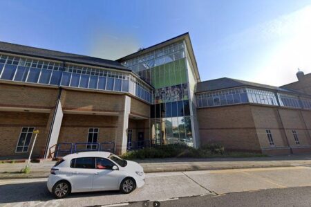 Arrest in hunt for ‘man with machete’ after incident in Wirral town centre – Wirral Globe