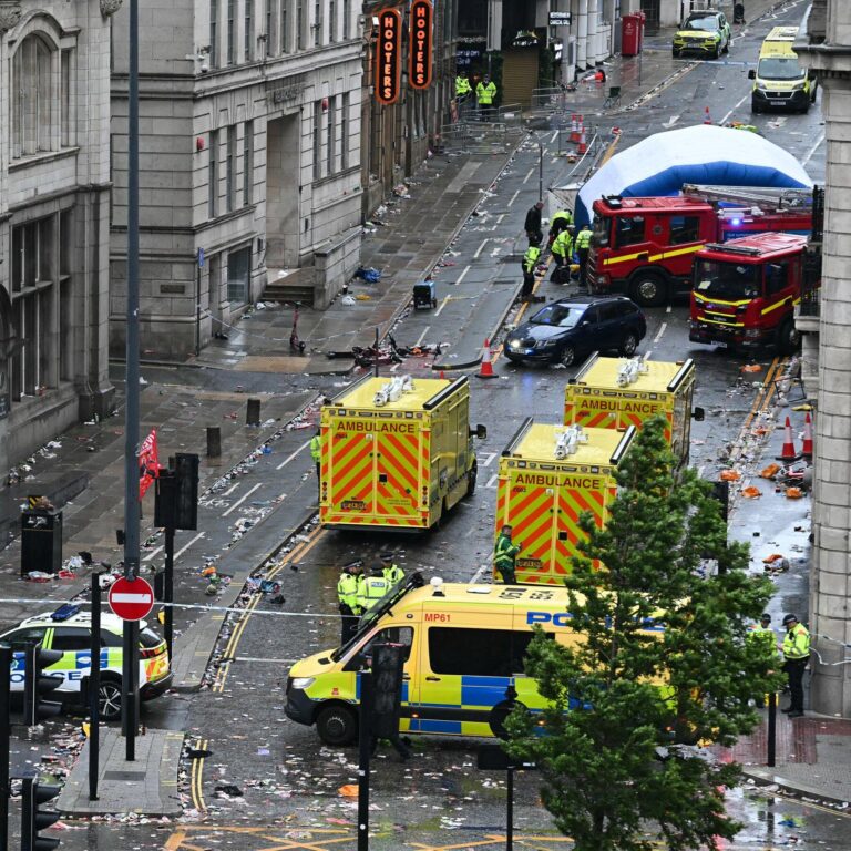 Liverpool parade car crash LIVE as police hold second press conference and four victims ‘very, very ill’ – Manchester Evening News