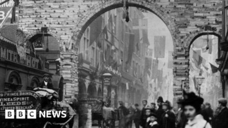 Bizarre Leeds ‘bread arch’ royal tribute photo revealed – BBC