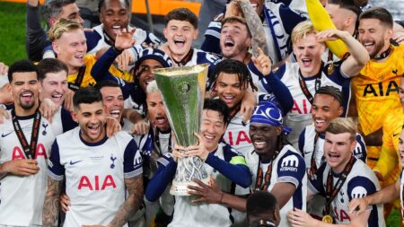Spurs beat Manchester United to win Europa League – Sky News