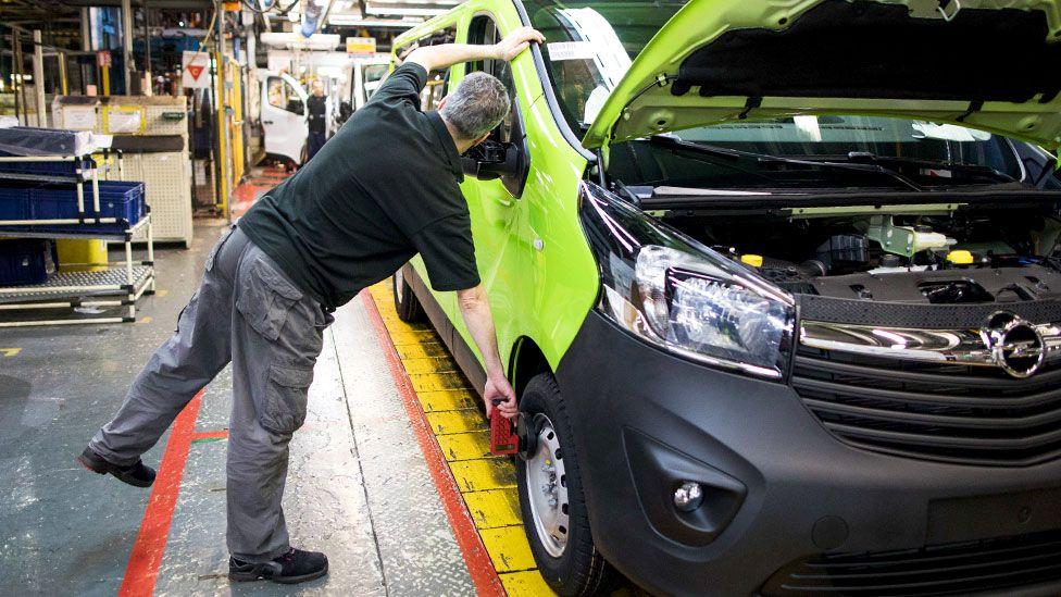 Vauxhall closes van-making factory in Luton – Yahoo