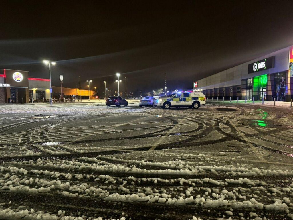 Police seize ‘drifting’ cars in Newport amid snow disruption – BBC