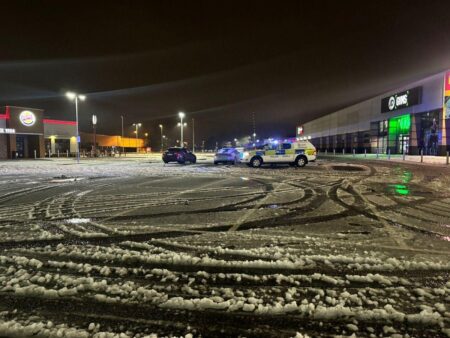 Police seize ‘drifting’ cars in Newport amid snow disruption – BBC