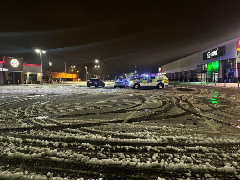 Police seize ‘drifting’ cars in Newport amid snow disruption – BBC