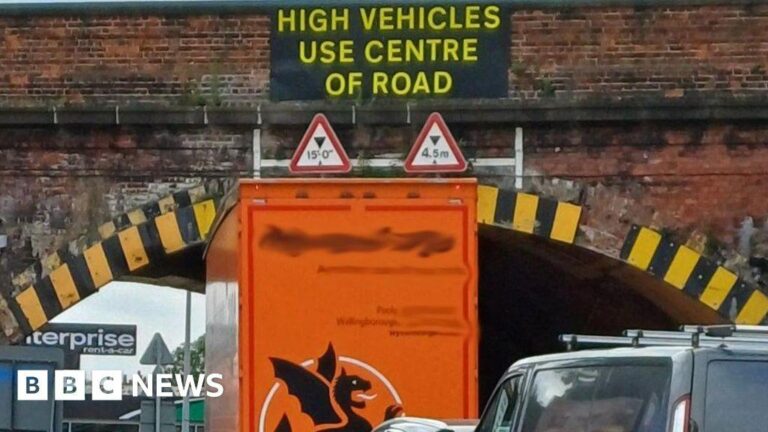 Digger ‘hits traffic light’ and crashes into Post Office in Wigan – BBC