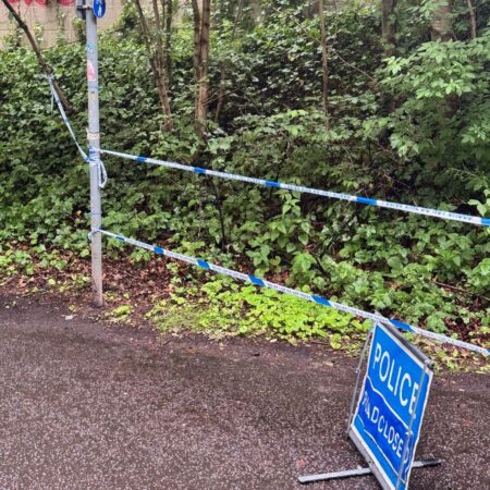 Gang war cops find gun in Edinburgh path after police shut down area – Daily Record