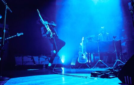 Jack White slams politicians and mocks high ticket prices at last-minute, intimate London show – NME