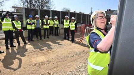 Mansfield diagnostic centre construction delayed by asbestos – BBC