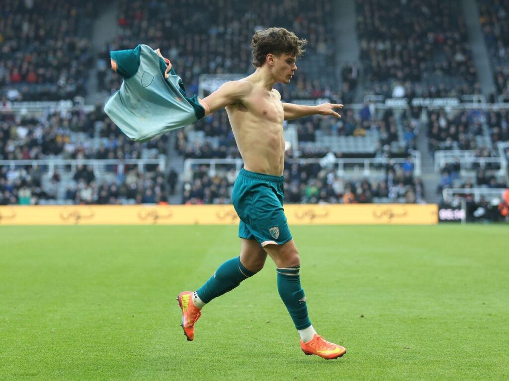 Milos Kerkez flying back to UK for Liverpool medical – The Athletic – The New York Times
