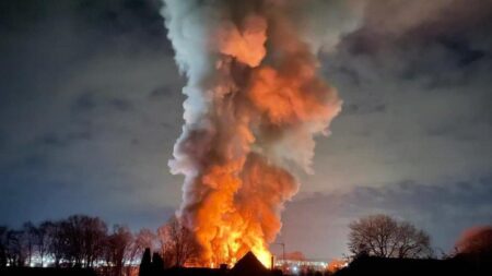 Investigation launched after man dies in fire at his flat in Mansfield – BBC