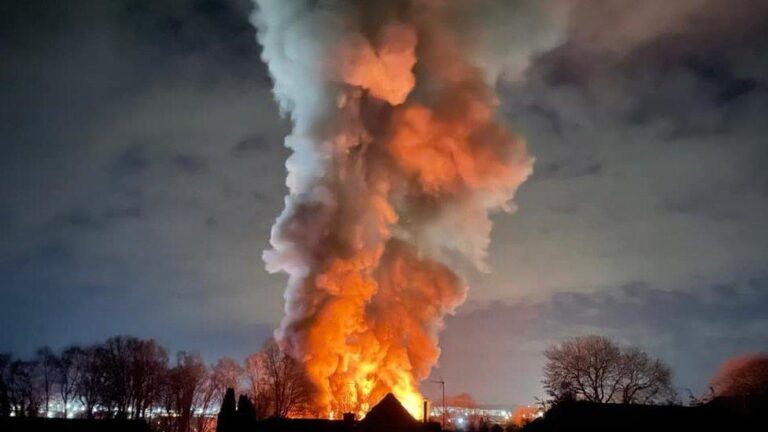 Investigation launched after man dies in fire at his flat in Mansfield – BBC