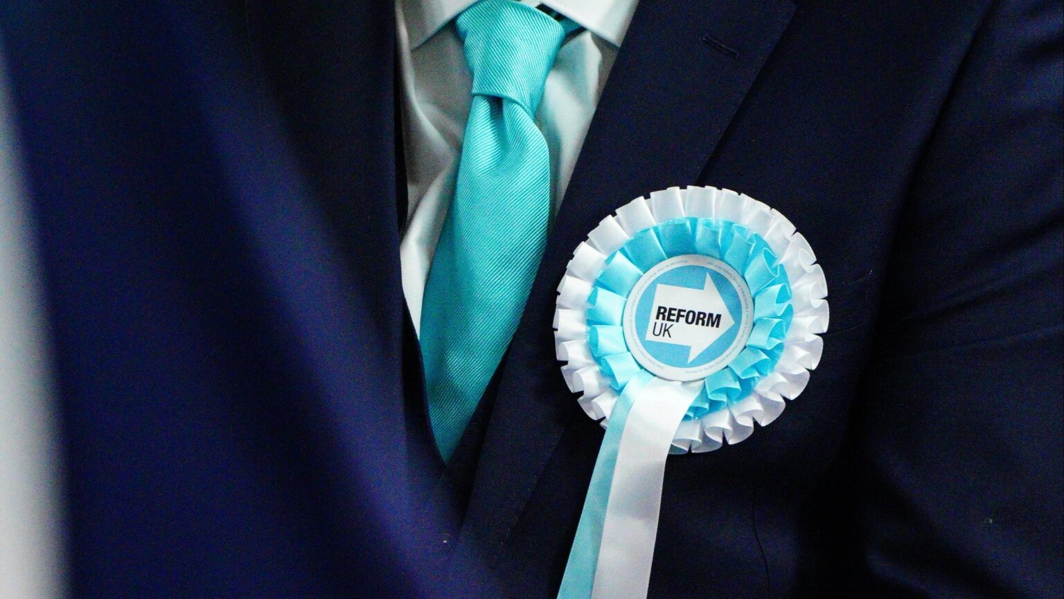 Farage pledges target to halve crime if Reform enters government – Warrington Guardian