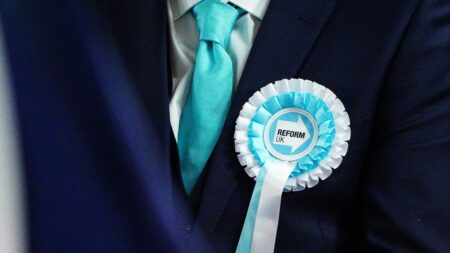 Farage pledges target to halve crime if Reform enters government – Warrington Guardian